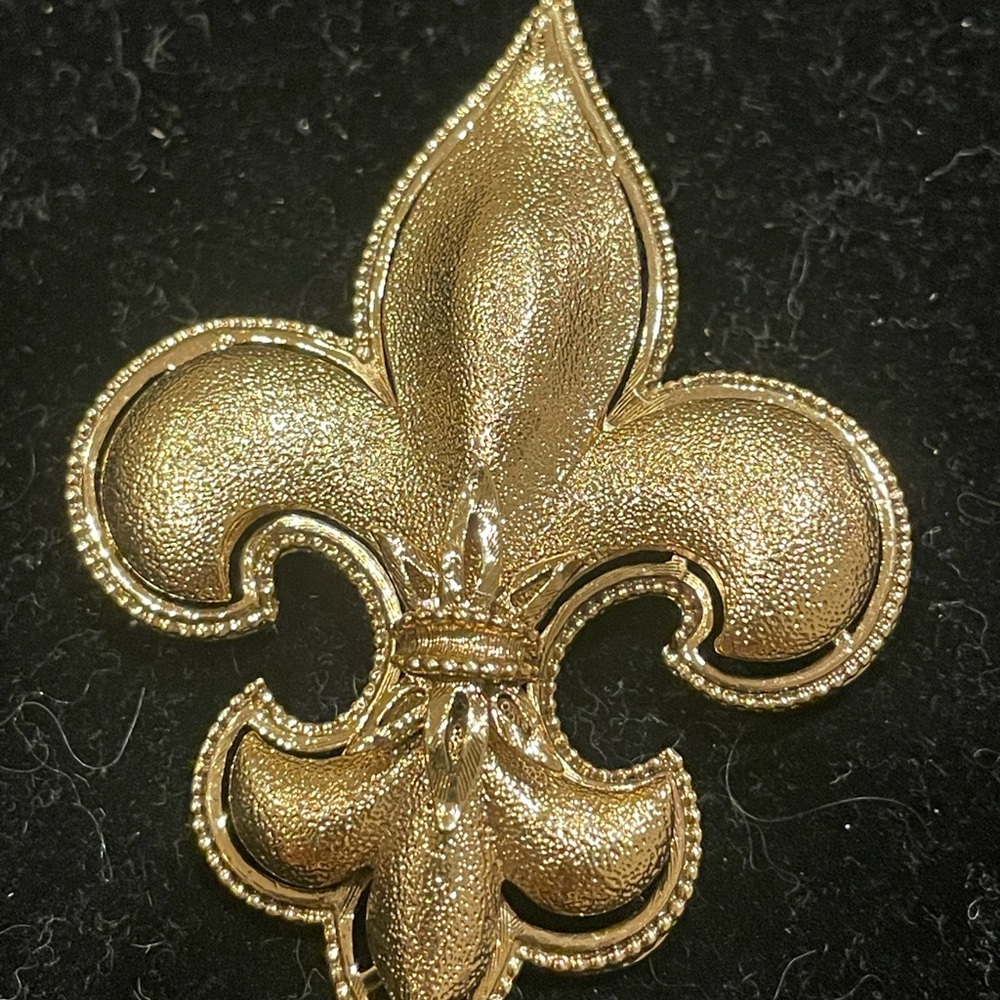 VINTAGE VENDOME Gold Fleur-de-Lis Brooch - NEW
